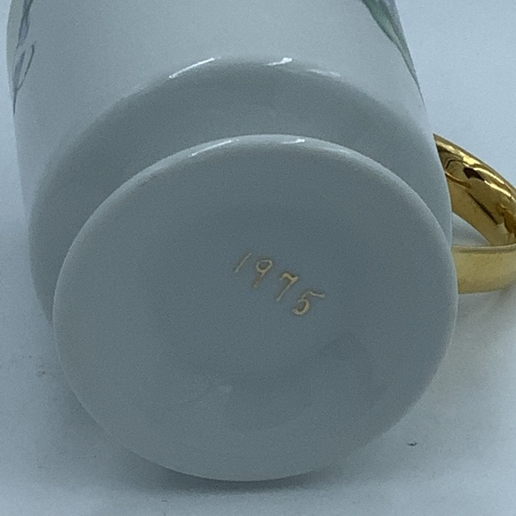 Vintage Hand Painted Footed Gold Handled Flowered Mug - Picture 7 of 7